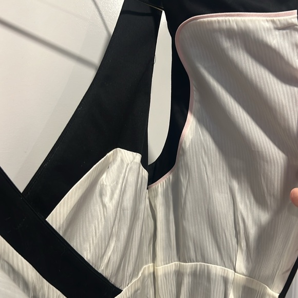 Little Black Dress, v-neck & knee length - Picture 6 of 9